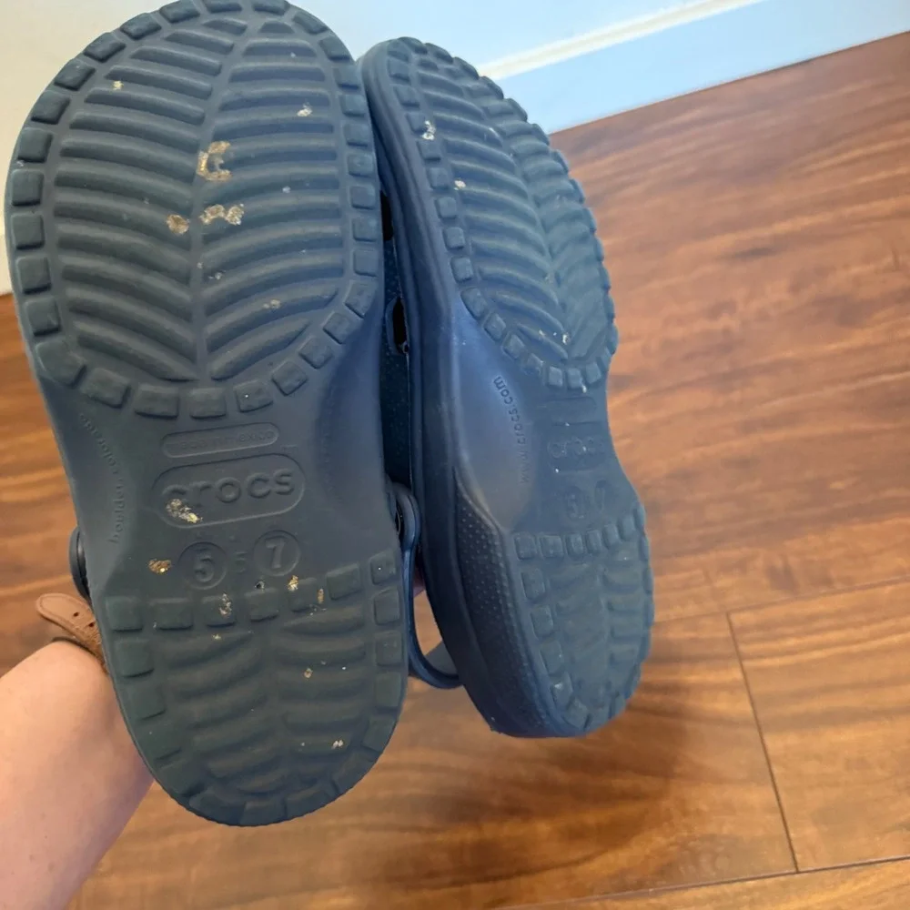 Crocs Classic Clog‎ Navy Blue Slip On Shoes Size 5 Kids/ Men Size 7 Women - Picture 7 of 9